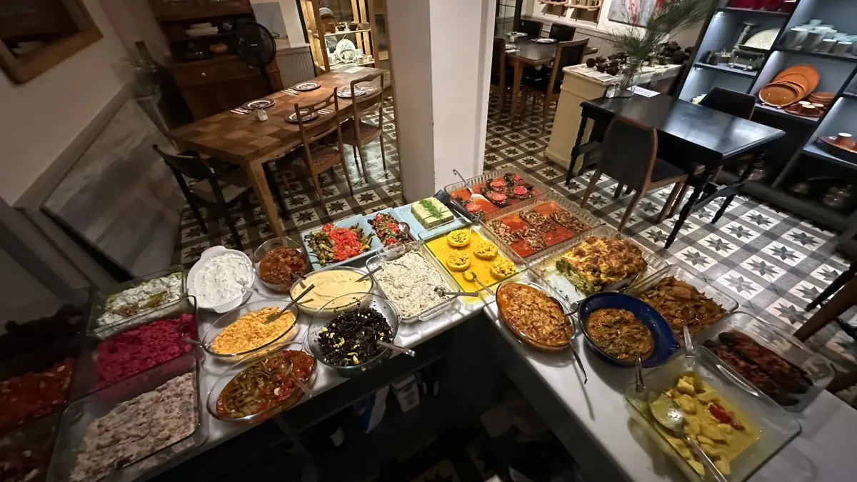 No 19 Dining Slide 3